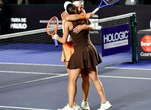 luisa-stefani-e-timea-babos-conquistam-titulo-de-duplas-no-sp-open