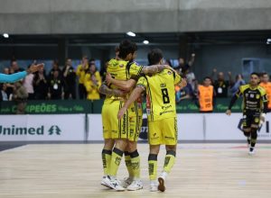 jaragua-vence-joinville-de-virada-em-classico-pela-21a-rodada-da-lnf