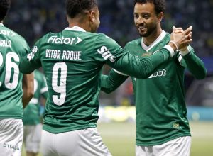 brasileiro:-palmeiras-joga-no-ritmo-de-vitor-roque-e-goleia-o-inter