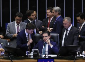 pec-da-blindagem-e-aprovada-por-deputados-e-vai-ao-senado 
