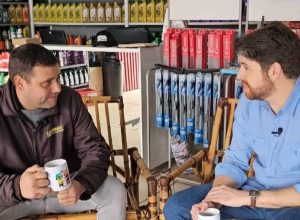 cafe-com-ph-mostra-a-trajetoria-de-douglas-beliz,-proprietario-da-lubrimax