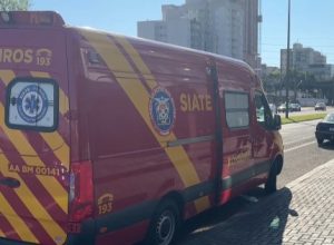 jovem-fica-em-estado-grave-apos-acidente-entre-carro-e-moto-em-cascavel