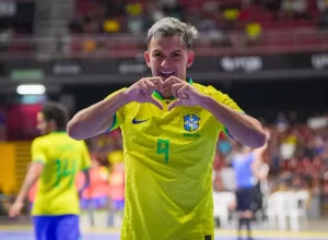 “seguimos-a-proposta-de-jogo-e-os-gols-sairam-naturalmente”,-diz-rocha-apos-vitoria-na-estreia