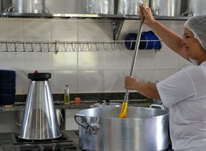 ceara-sanciona-lei-que-zera-ultraprocessados-na-merenda-ate-2027