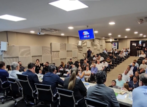 mais-de-300-estradas-rurais-serao-pavimentadas,-diz-secretario-em-reuniao-na-amop