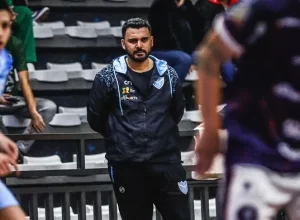 gustavo-pellisoli-segue-no-comando-do-velez