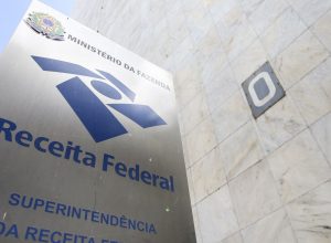 receita-apreende-em-dois-navios-no-rio-carga-de-combustivel-irregular