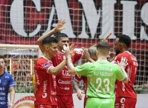 atlantico-vence-tubarao-em-casa-e-mantem-lideranca-da-lnf-cresol-2025