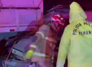 mulher-e-presa-por-embriaguez-ao-volante-apos-se-envolver-em-acidente
