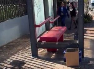 ponto-de-onibus-na-avenida-dos-papagaios-e-alvo-de-vandalismo-de-madrugada