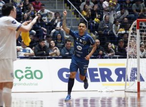 pato-marca-um-gol-em-cada-tempo-e-derrota-minas-pela-22a-rodada