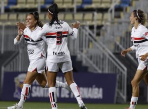 sao-paulo-vence-classico-e-avanca-na-copa-do-brasil-feminina