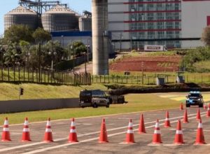 forcas-de-seguranca-de-cascavel-realizam-treinamento-de-direcao-no-autodromo