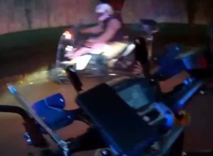 adolescente-e-flagrado-empinando-moto-e-tenta-fugir-da-policia-em-cascavel