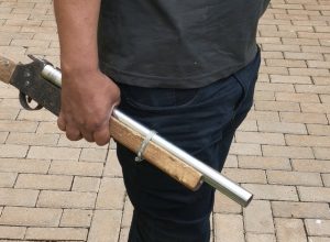 policia-civil-apreende-arma-artesanal-e-prende-dois-homens-em-cascavel