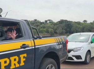 dia-do-idoso:-prf-de-cascavel-realiza-passeio-com-idosos-em-viaturas