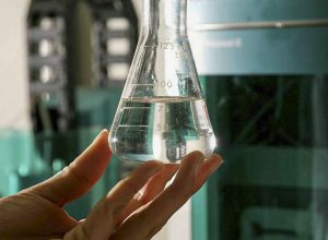 bares-e-fabricantes-treinam-empresas-para-identificar-bebidas-falsas